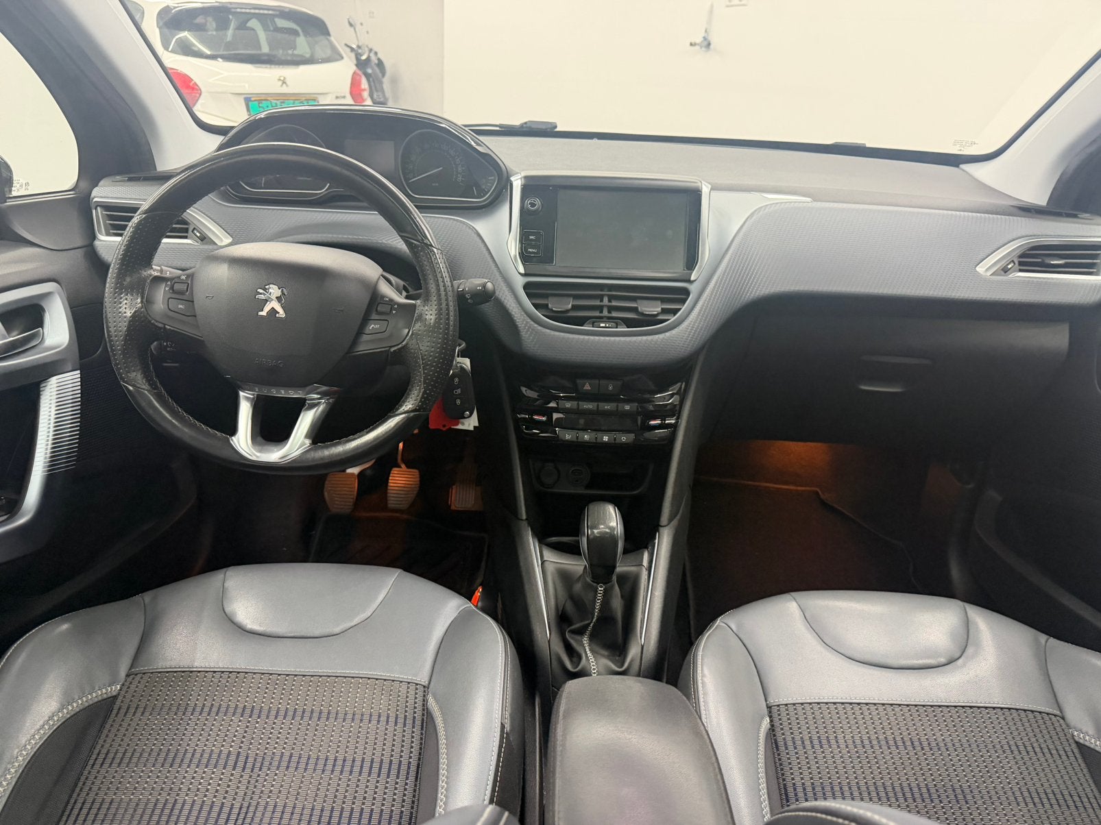 Foto 10 van Peugeot 208 1.2 VTI 81KW/110PK 5-D 2017 bezorgen mogelijk!!