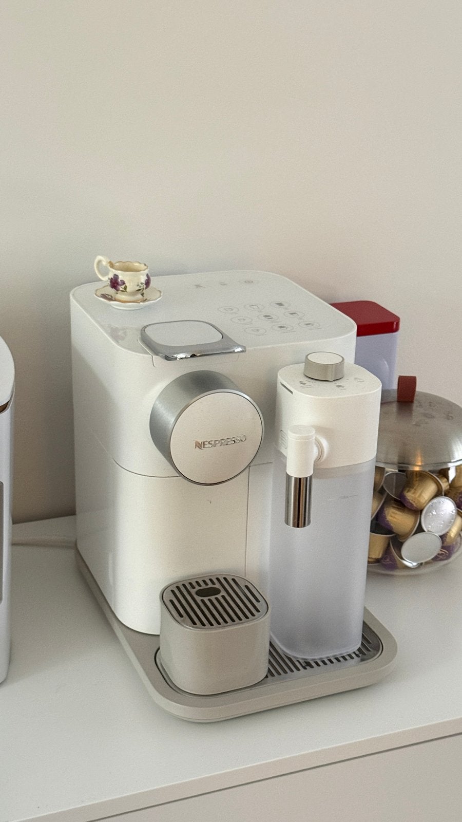 Nespresso Gran Lattissima  - Wit, Ophalen, Espresso apparaat, Zo goed als nieuw, 2 tot 4 kopjes