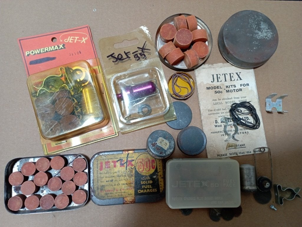 Groot lot Jetex motoren en fuel pellets! Zeldzaam., Ophalen of Verzenden, Zo goed als nieuw