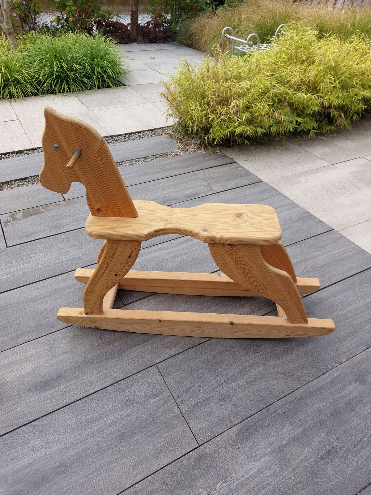 Houten hobbelpaard, Ophalen