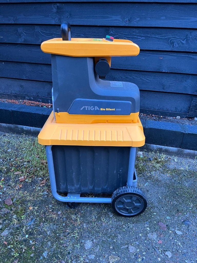STIGA Bio Silent 2500 elektrische hakselaar – 2500 W, Ophalen, Stiga, Zo goed als nieuw, Met opvangbak