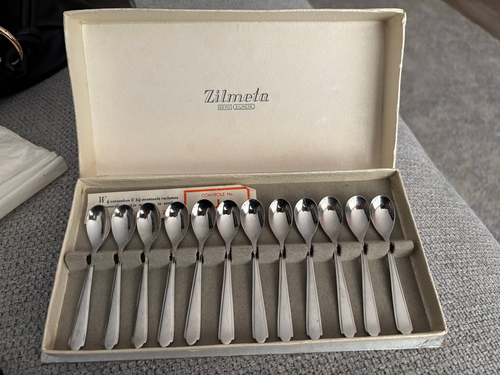 Zilmeta Gero mocca lepeltjes stropdas (573) originele doos, Antiek en Kunst, Ophalen of Verzenden