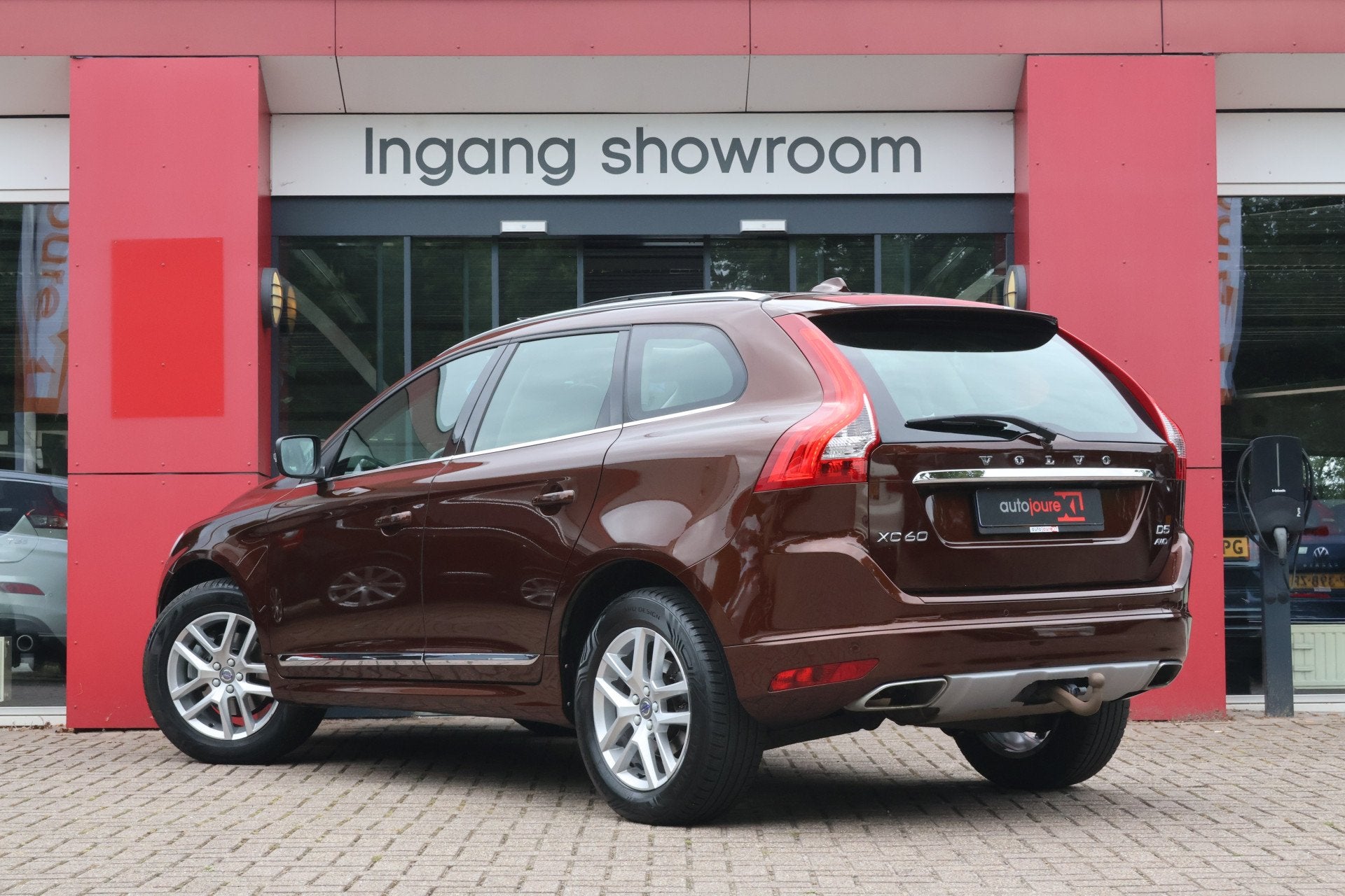 Volvo XC60 2.4 D5 AWD Polar+ | Panoramadak | Leder | Camera, Auto's, Automaat, 1698 kg, Gebruikt, 197 €/maand