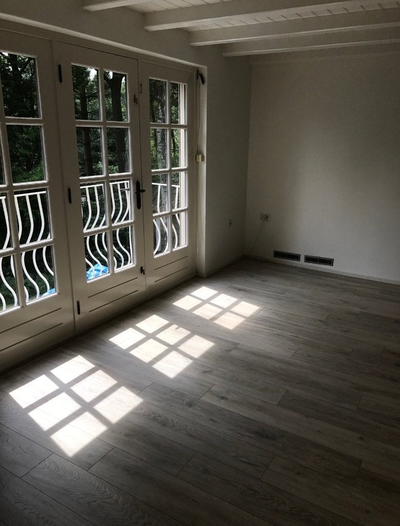 Vloerlegger gezocht? Laminaat, PVC, visgraat & traprenovatie, Ophalen of Verzenden, Nieuw, 25 tot 50 m², Laminaat