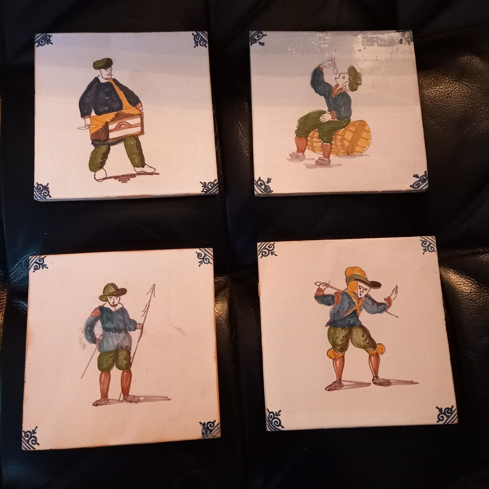 Mooie set van 4 Oud-Hollandse tegels Ambachten Figuren zgan, Verzenden