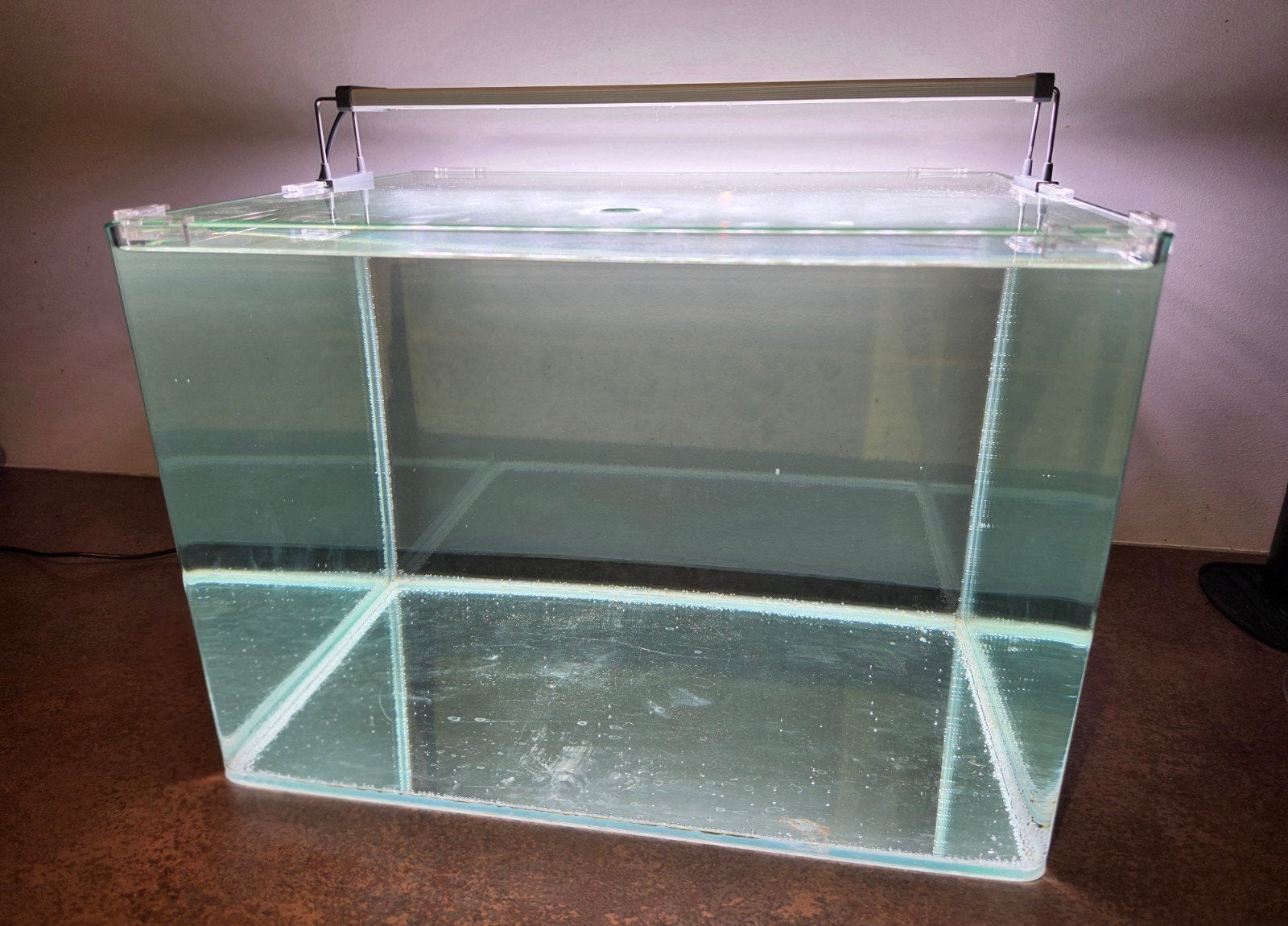 Dennerle 55L aquarium + optioneel Chihiros verlichting, Ophalen, Zo goed als nieuw, Leeg aquarium, App-bediening