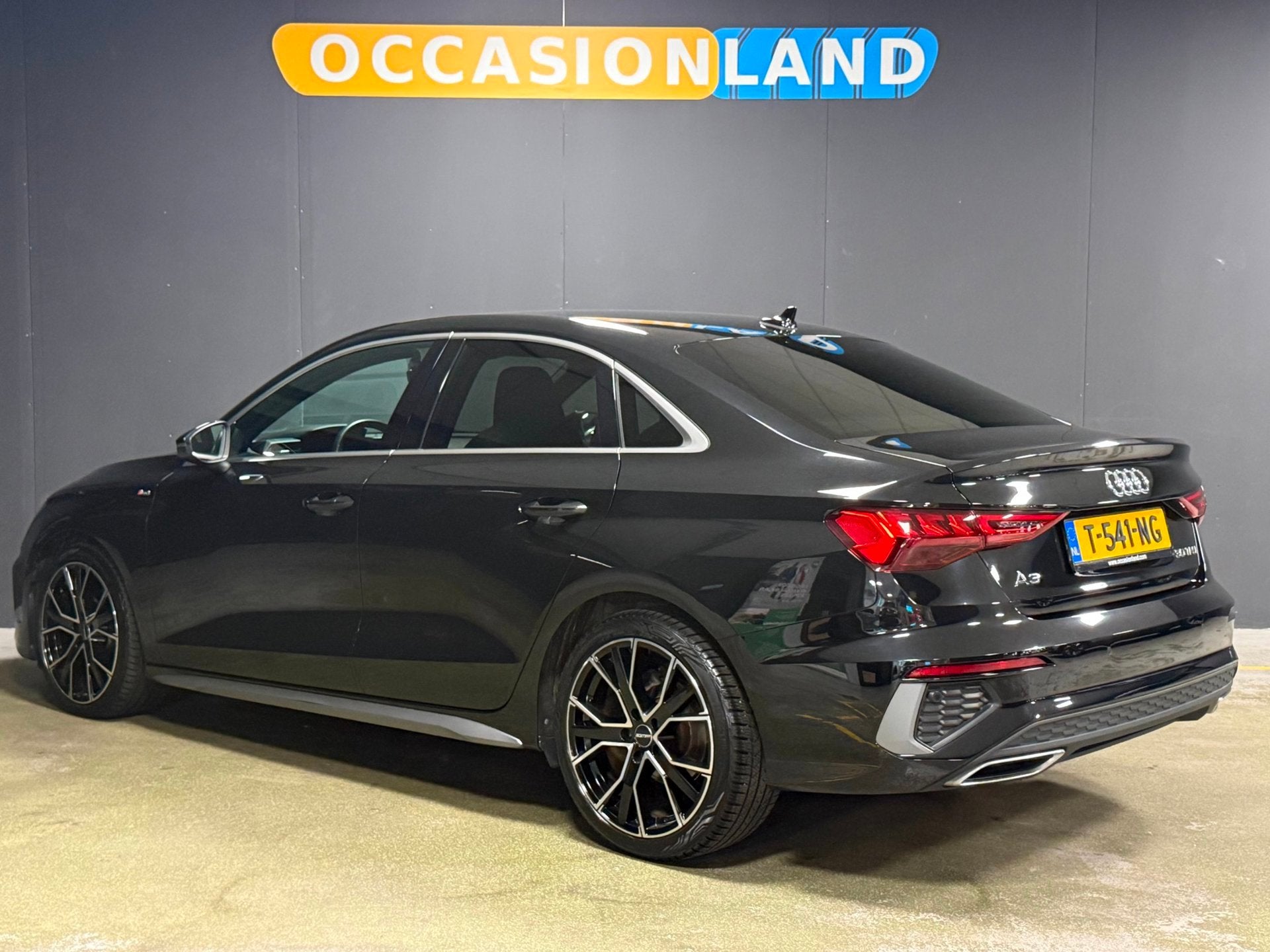 Audi A3 Limousine 30 TFSI S edition 3x S-Line|LED|SFEER|ACC|, Auto's, Gebruikt, Leder en Stof, Origineel Nederlands, Bedrijf