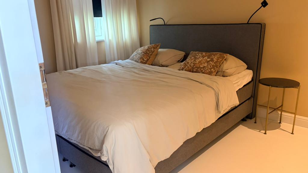 Bed, Ophalen, 210 cm, Tweepersoons, Zo goed als nieuw
