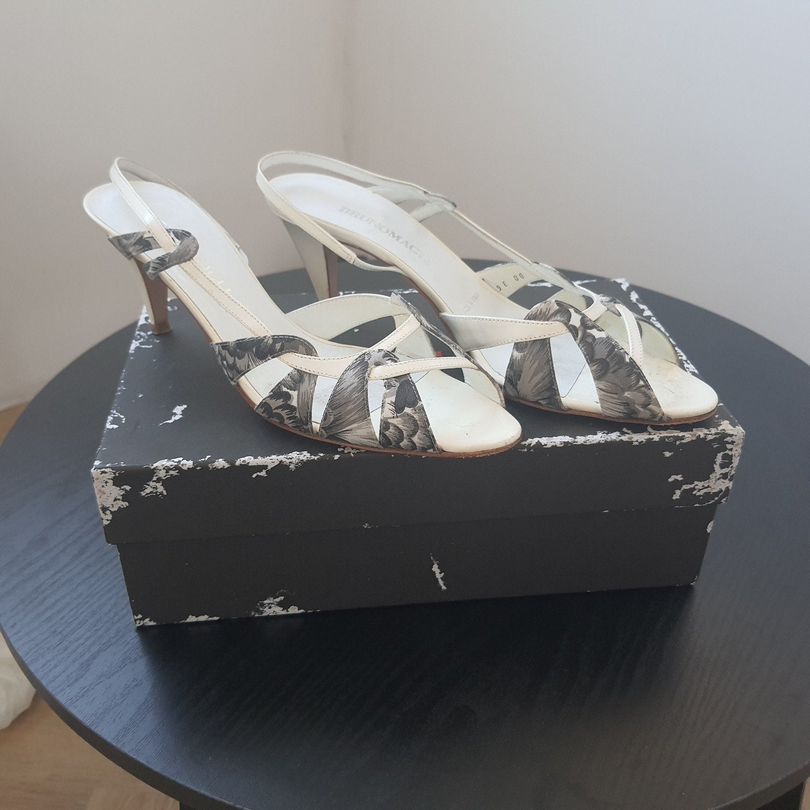 Mooie pumps/muiltjes maat 38 van bruni magli, Ophalen, Wit, Sandalen of Muiltjes, Zo goed als nieuw