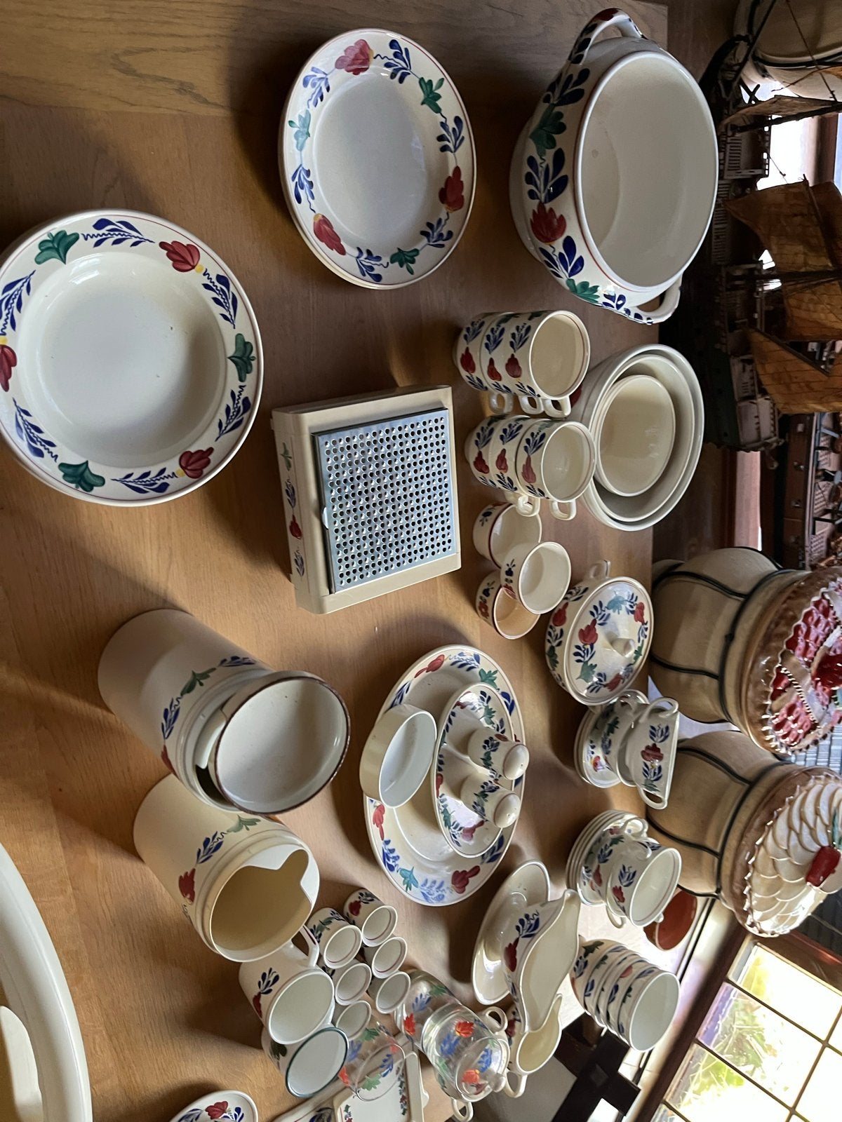 Grote collectie vintage serviesgoed met bloemmotief, Ophalen