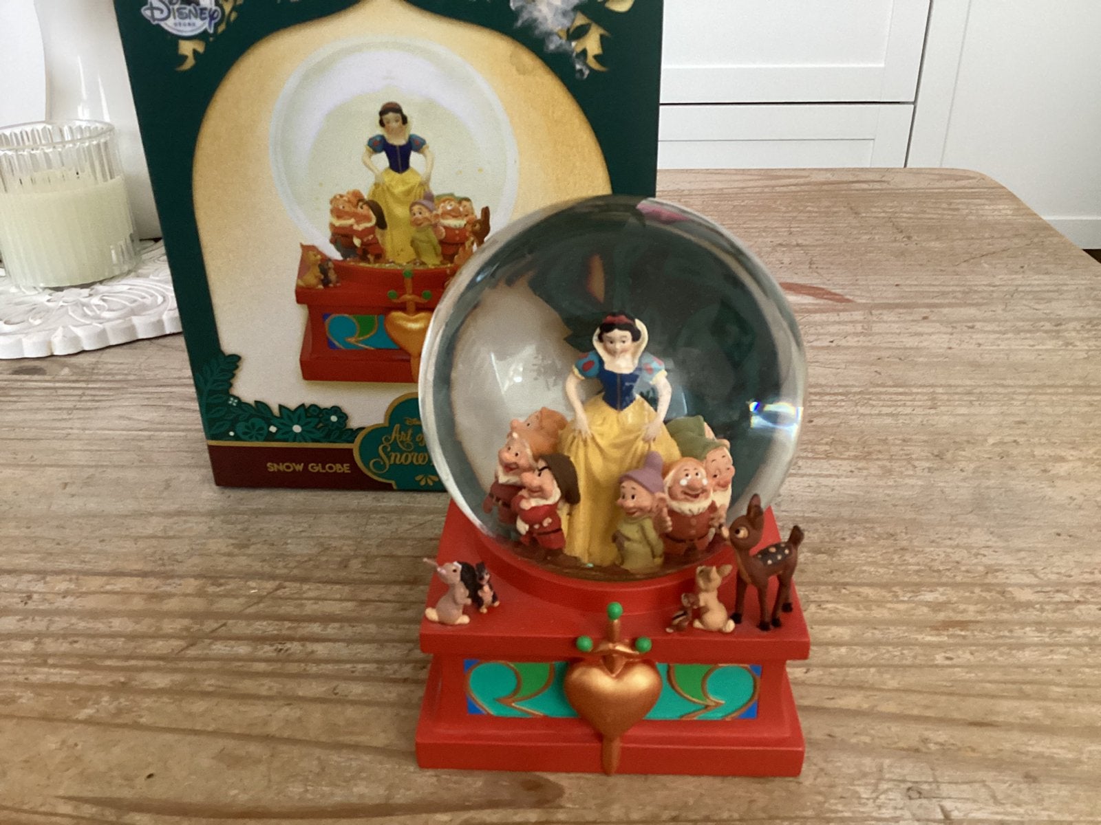 Disney snowglobe sneeuwitje met doos, Verzamelen, Ophalen, Zo goed als nieuw, Beeldje of Figuurtje