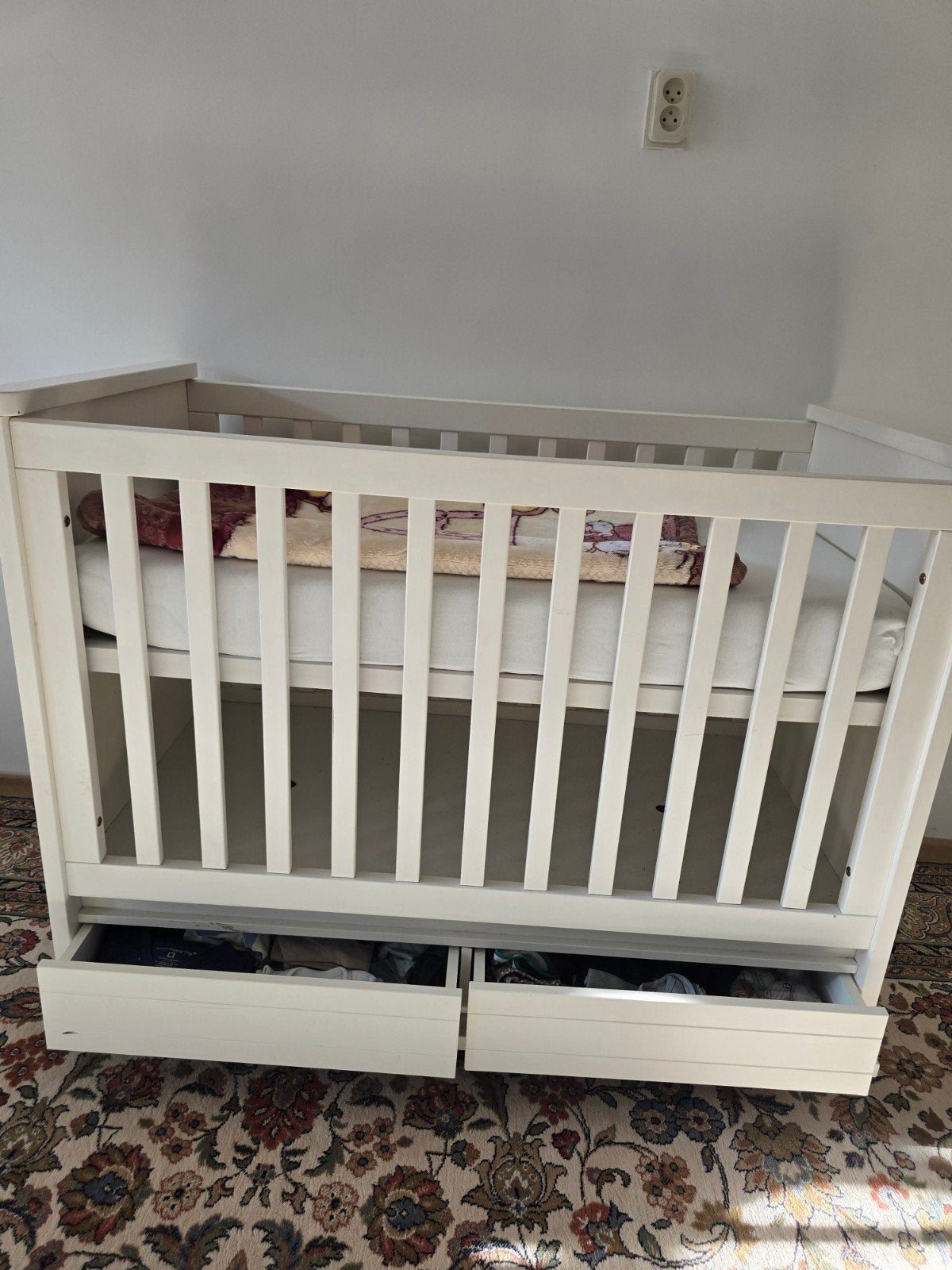 Babybedje in goede staat met lades, Ophalen of Verzenden, Zo goed als nieuw, Ledikant