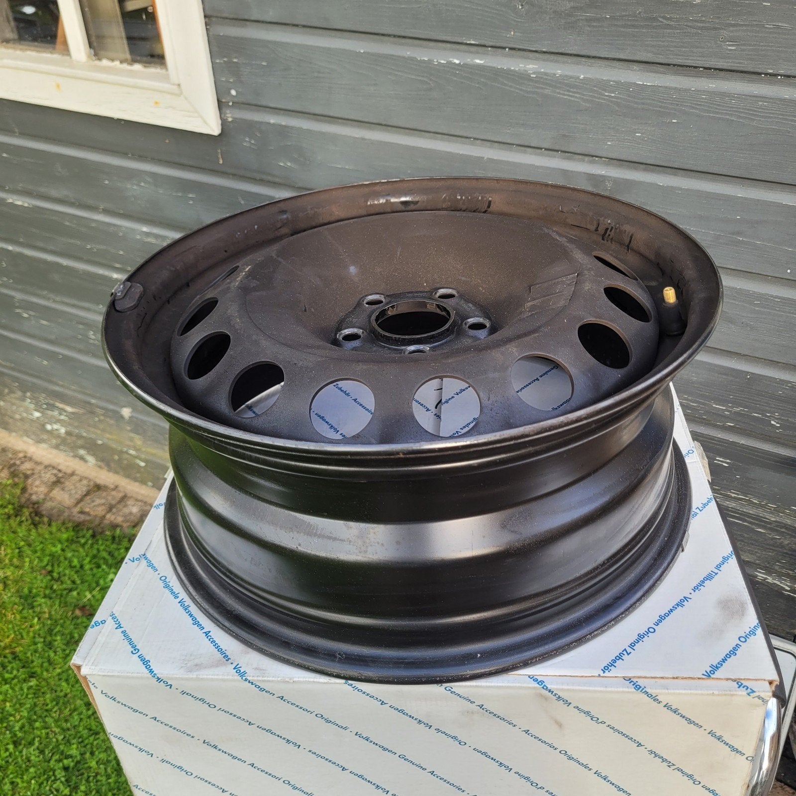 Stalen velgen met wieldoppen - Volkswagen, Gebruikt, 15 inch, Velg(en), Ophalen of Verzenden