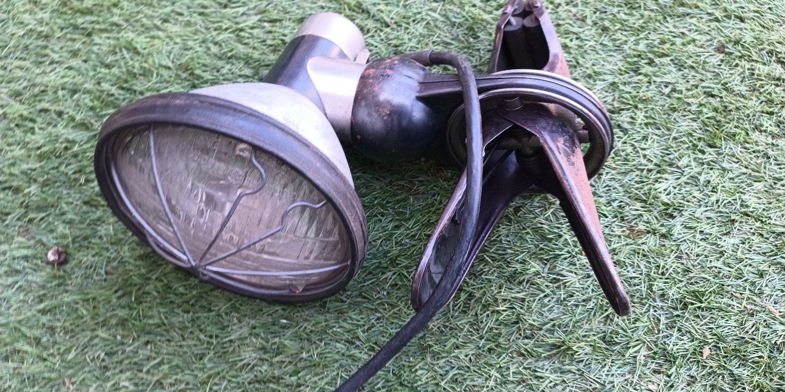 Vintage 12V klemlamp werklamp / autolamp met accuaansluiting, Antiek en Kunst, Antiek | Lampen, Ophalen