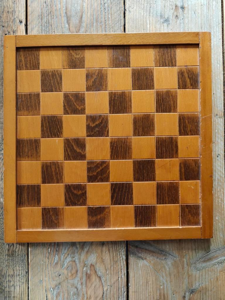 Schaak/dambord met schaak en damschijven., Hobby en Vrije tijd, Gezelschapsspellen | Bordspellen, Ophalen of Verzenden, NVT., NVT.