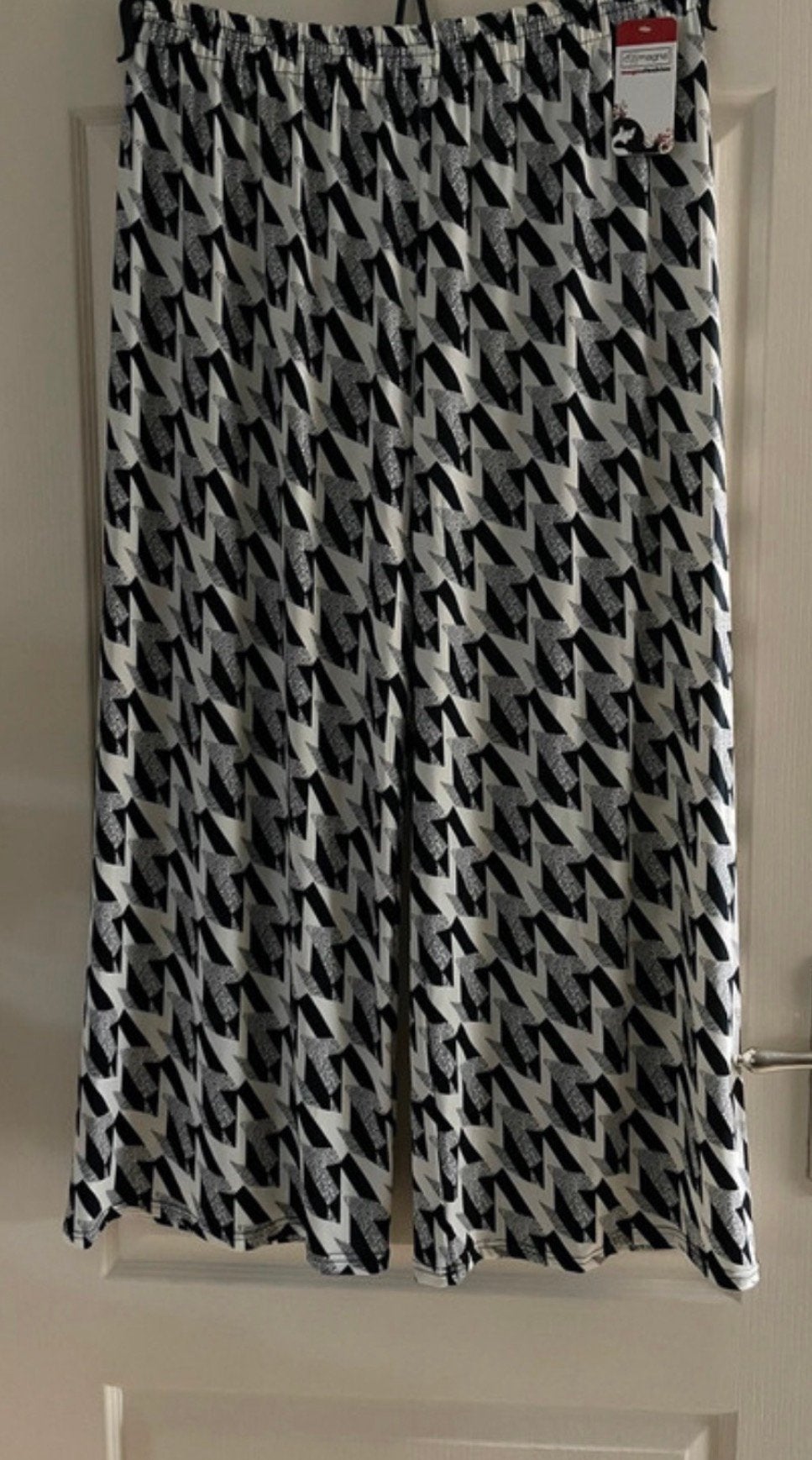 Broek 56/58 Magna zwart/wit wijde pijpen., Ophalen of Verzenden, Nieuw, Zwart, Broek of Spijkerbroek