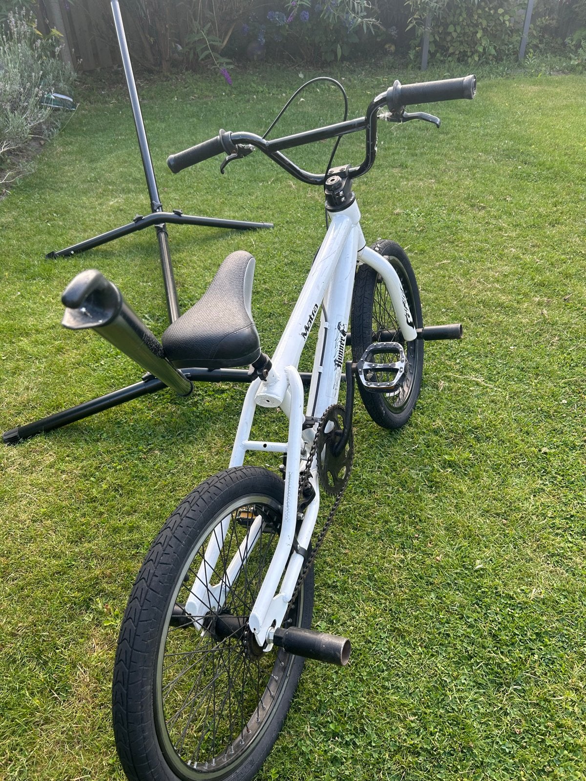 Witte Matra Runner BMX - Zo goed als nieuw, Fietsen en Brommers, Fietsen | Crossfietsen en BMX, Ophalen, Staal, Velgrem, 16 tot 20 inch