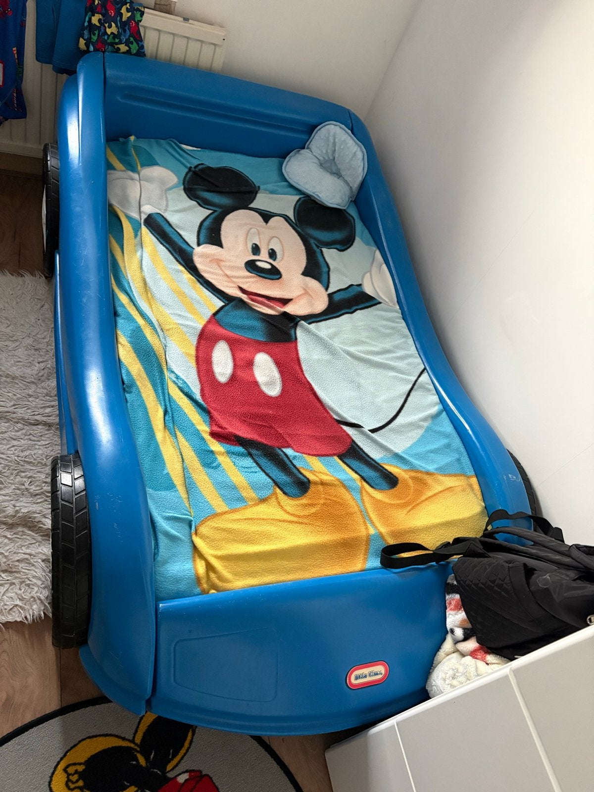Leuk peuterbed in de vorm van een auto, Kinderen en Baby's, Ophalen of Verzenden, Gebruikt, 140 tot 160 cm, 70 tot 85 cm