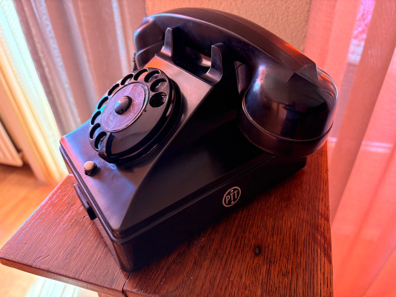 Als nieuw : Standard Electric type 1950, PTT kantoortelefoon, Telecommunicatie, Ophalen of Verzenden, Zo goed als nieuw, Bakeliet