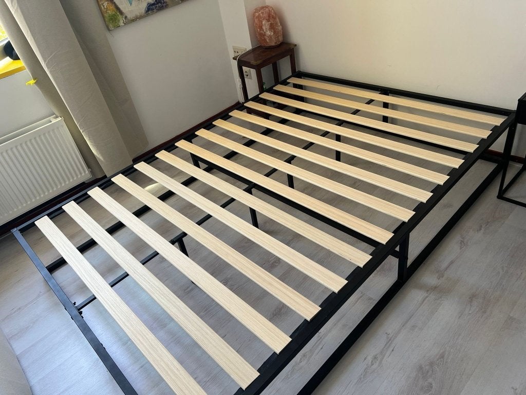 140x200 mattress + bed frame, Tweepersoons, Zo goed als nieuw, Matras, 200 cm