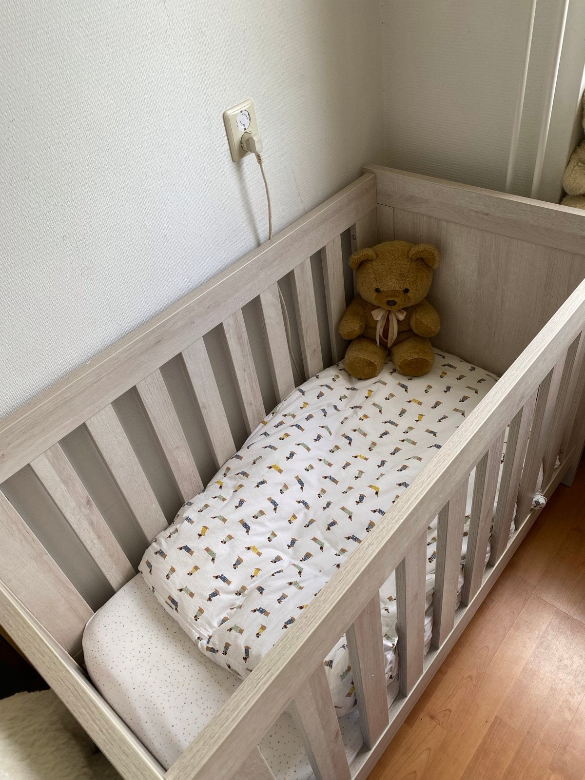 Interbaby Ledikant met Airgosafe matras en beddengoed, Ophalen, Verstelbaar, 190 cm of minder, Zo goed als nieuw