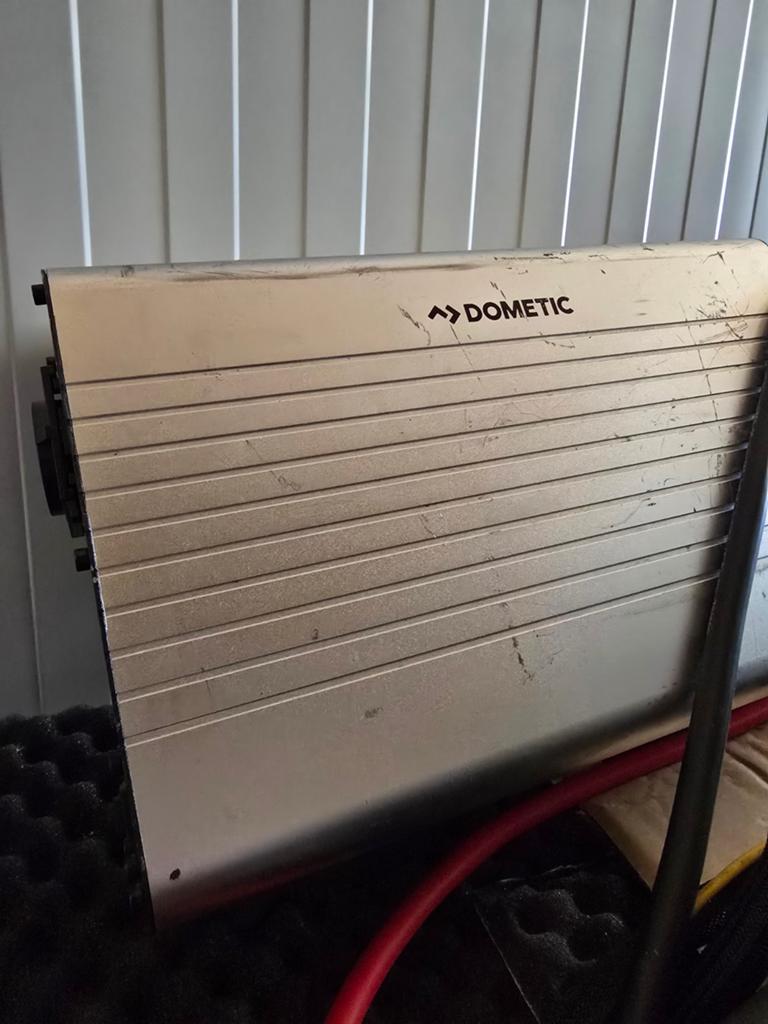 Dometic DSP 1512 Pure Sine Wave Omvormer, Watersport en Boten, Ophalen of Verzenden, Gebruikt, Motor en Techniek