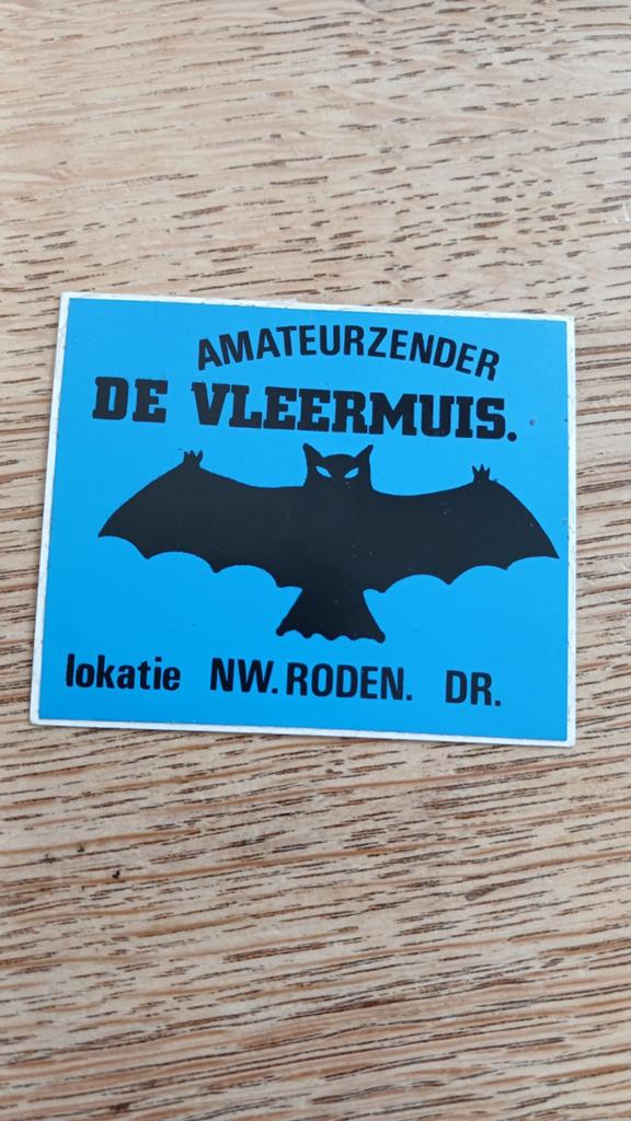 Sticker piraat amateurzender De Vleermuis, Nw Roden Drenthe, Ophalen of Verzenden, Zo goed als nieuw