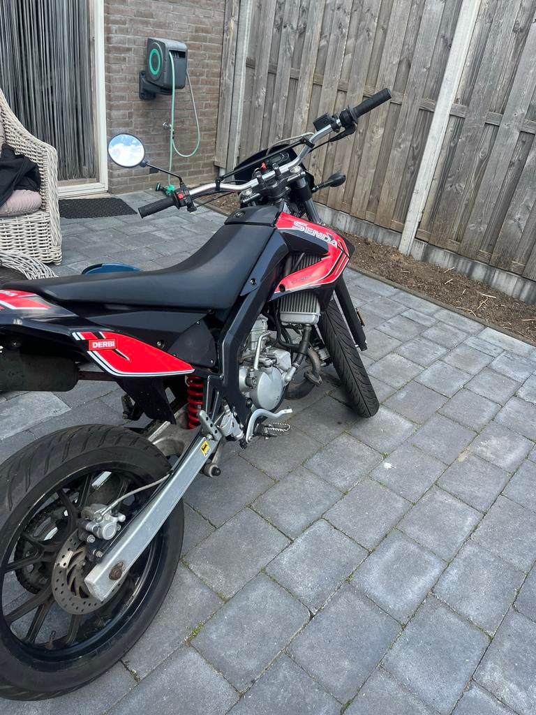 Derbi senda 2017 2 takt, Fietsen en Brommers, Brommers | Derbi, Ophalen, 6 versnellingen, Maximaal 45 km/u, Zo goed als nieuw