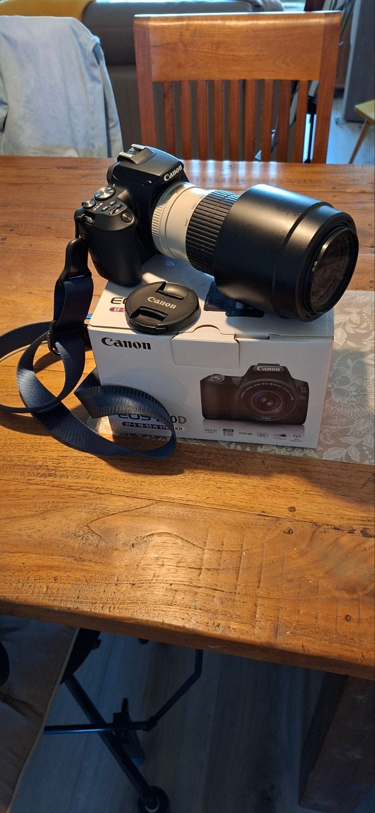 Canon EOS 250D met 3 lenzen, tassen en accessoires, Canon, Zo goed als nieuw, Zonnekap, Canon EF