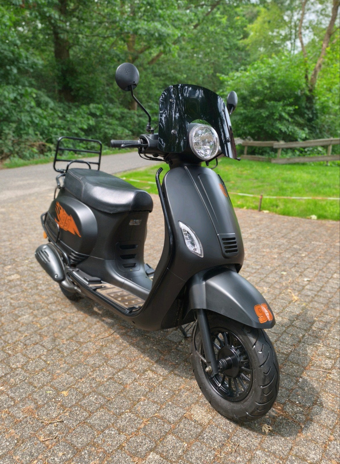 AGM VX50 "Lightning McQueen" Custom – brom scooter (2017), Ophalen, AGM VX50, ., Maximaal 45 km/u