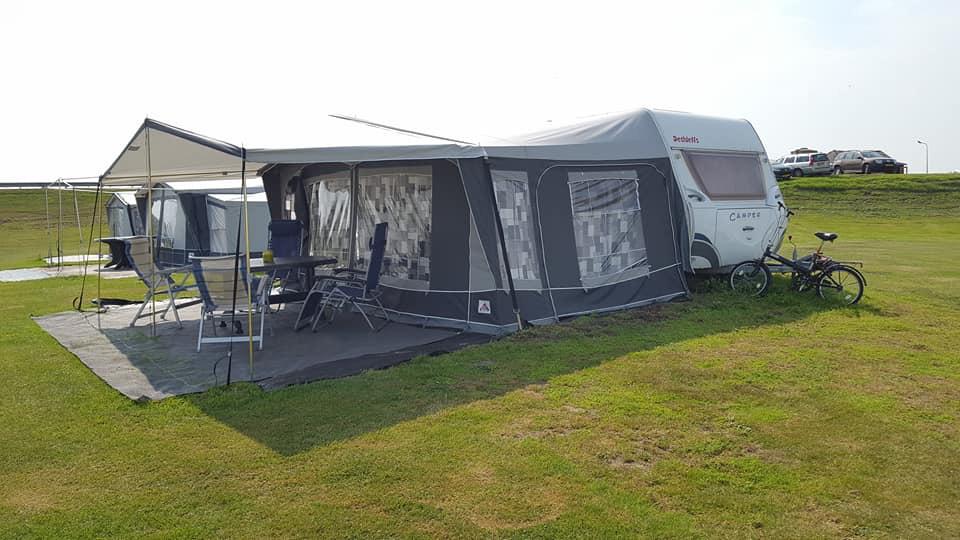 Dethleffs Camper 450 2006 + Dorema XL voortent, Vast bed, Rondzit, Koelkast, Particulier