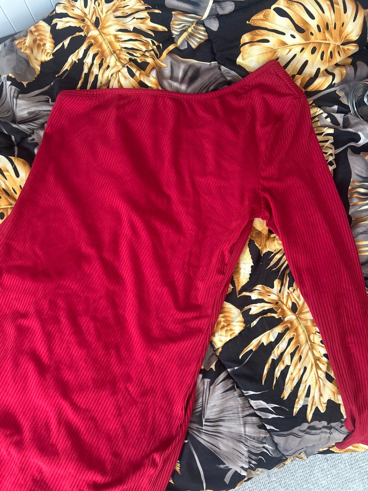 Rode off-shoulder jurk met lange mouwen, Maat 38/40 (M), Ophalen of Verzenden, Zo goed als nieuw, Boven de knie