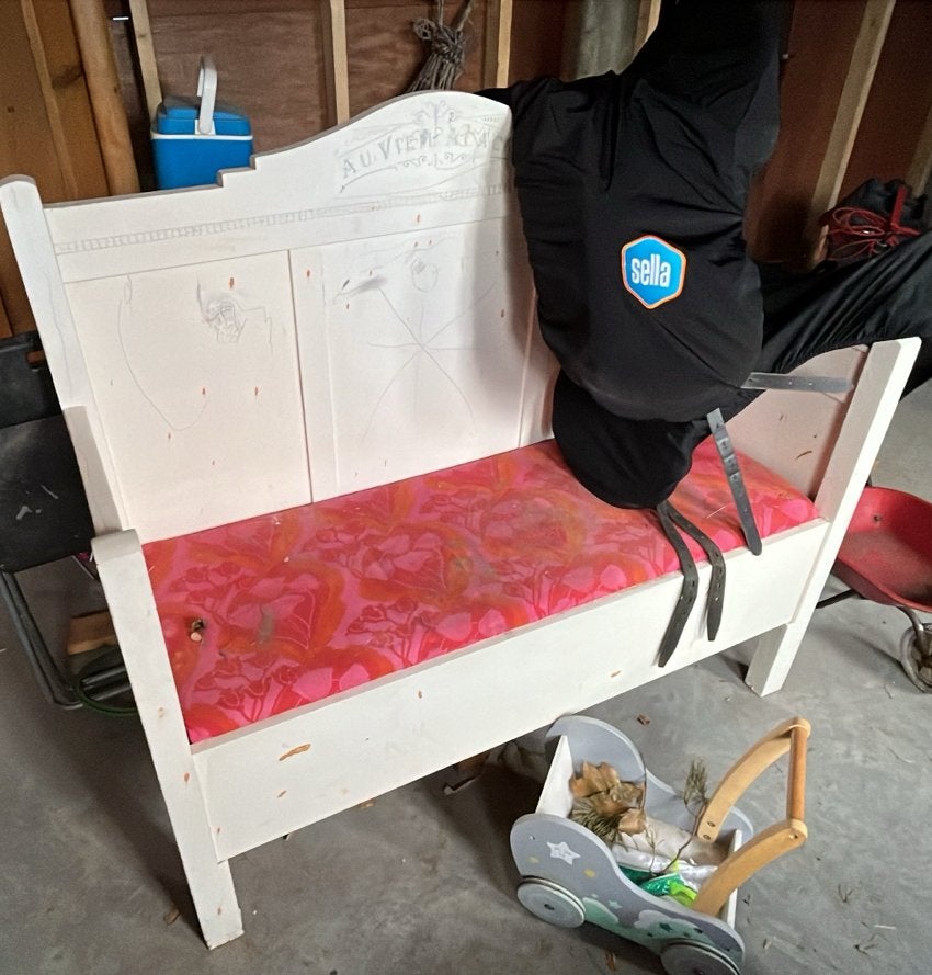 Vintage houten bankje met roze kussen, Ophalen