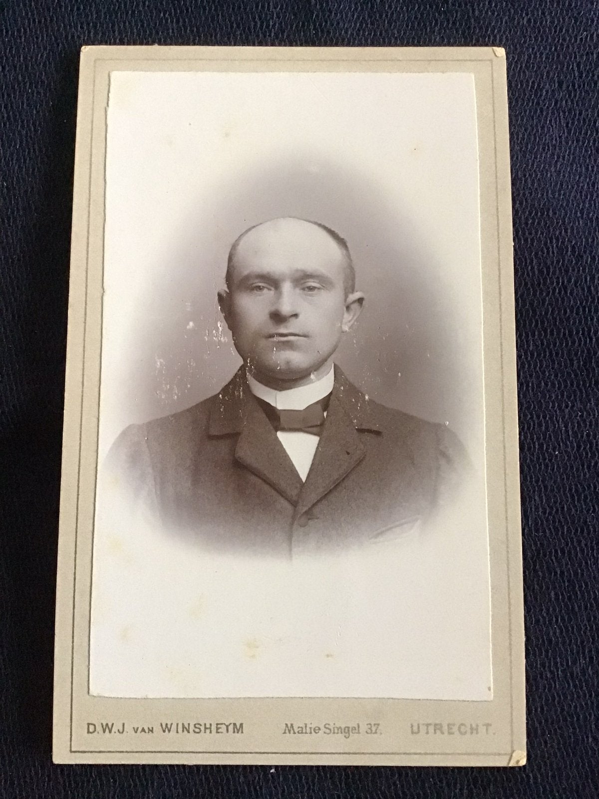 CDV, Man, D.W.J. VAN WINSHEIJM, UTRECHT, Carte de Visite, Ophalen of Verzenden, Voor 1940, Gebruikt, Foto
