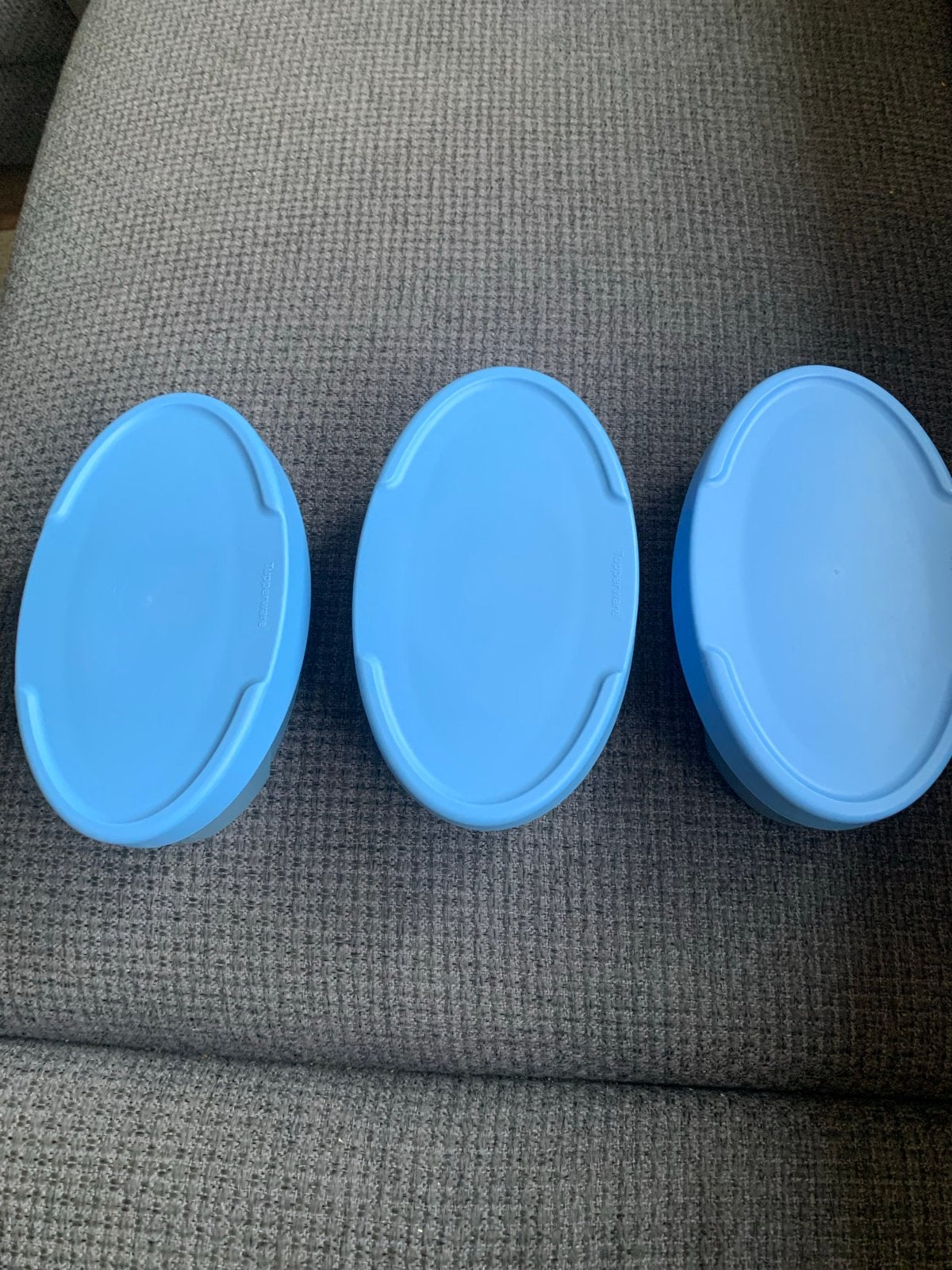 3 Tupperware bakjes 0,5L - 2 met strooi-inzet, Gebruikt, Bewaardoos, Blauw, Ophalen of Verzenden