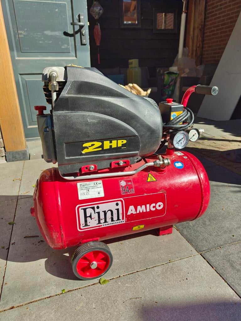 Fini Amico 2HP Compressor - Compact en Krachtig, Ophalen, Gebruikt, 6 tot 10 bar, Minder dan 200 liter/min