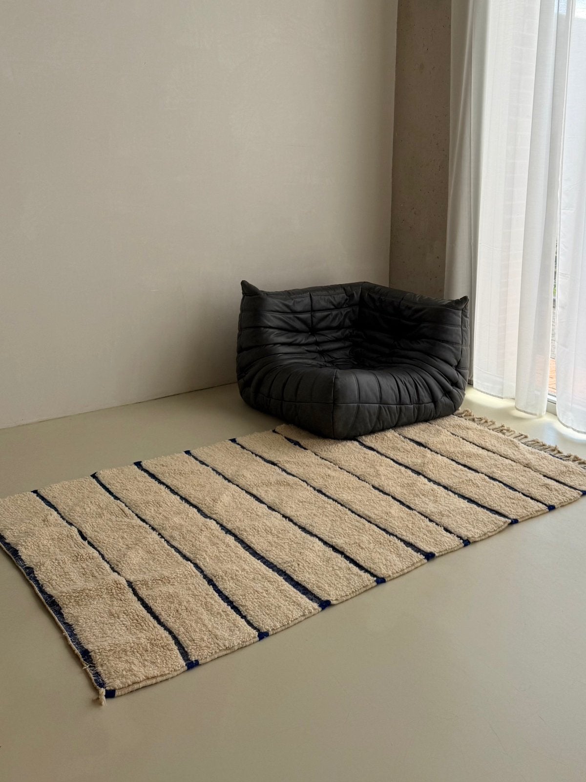 Berber Beni Ouarain vloerkleed - handgeknoopt, Blauw, Marrokaans tapijt, handgemaakt, minimalistisch, modern, 150 tot 200 cm, Ophalen of Verzenden