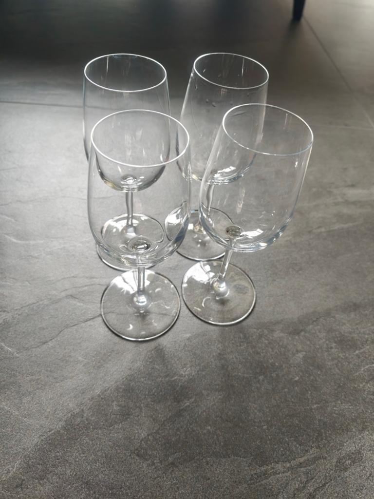Vier dunne wijnglazen, Verzamelen, Glas en Borrelglaasjes, Ophalen, Zo goed als nieuw, Overige typen