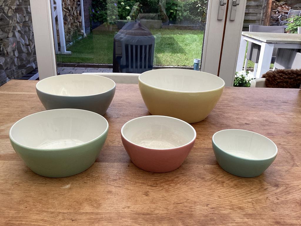 Set van 5 pastelkleurige nestschalen Maastricht, Gebruikt, Schaal, Rond, Ophalen of Verzenden