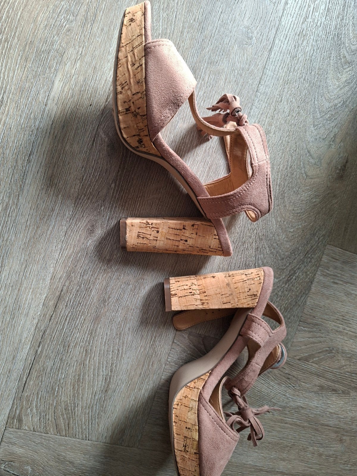 Roze suède sandalen met kurk hakken, Kleding | Dames, Schoenen, Ophalen, Sandalen of Muiltjes, Roze, Onbekend