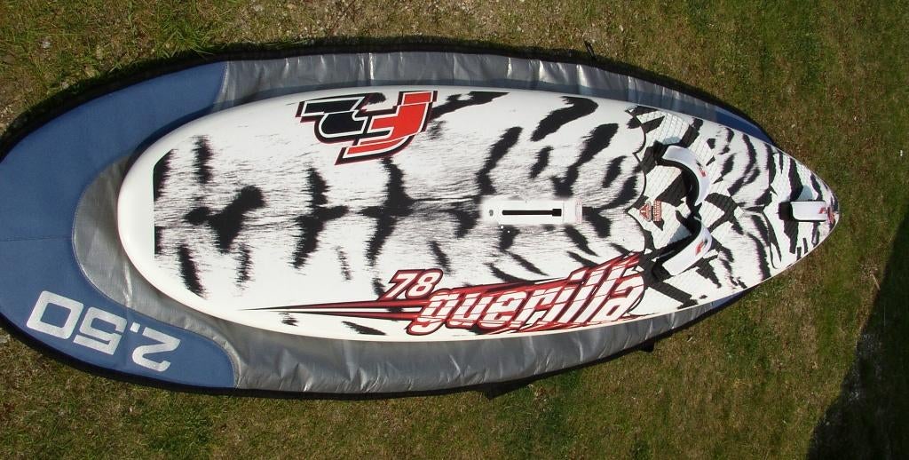 F2 Wave board (Guerrilla 78) incl. beschermhoes en 2 vinnen, Watersport en Boten, Ophalen, Met draagtas, Minder dan 250 cm, Zo goed als nieuw