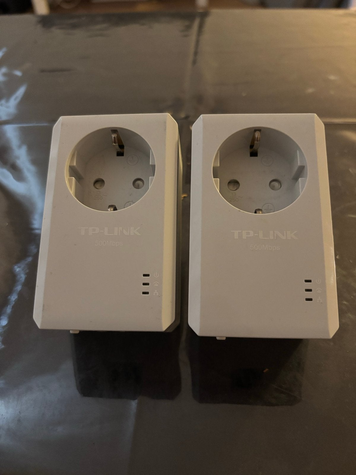 TP-Link AV500 Powerline Adapters met stopcontact (2 stuks), Computers en Software, Powerlines, Ophalen, Zo goed als nieuw