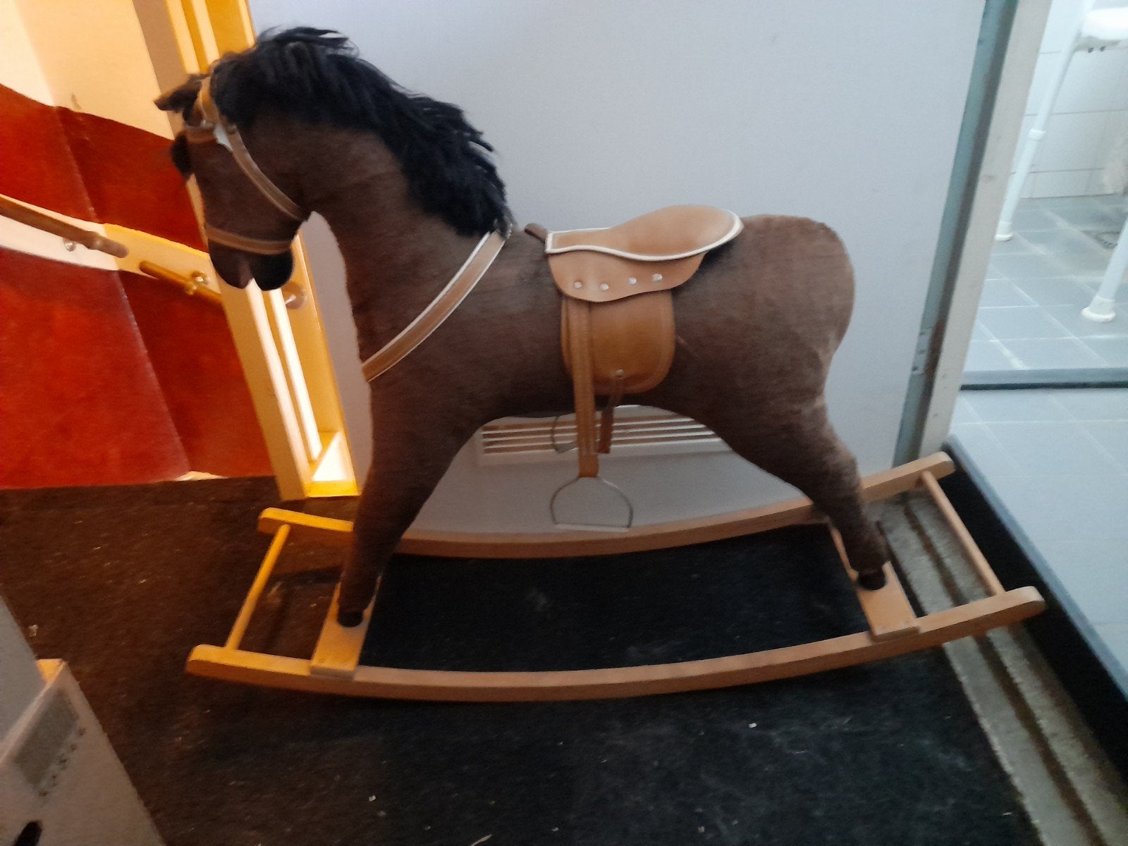 Hobbelpaard zonder staart, Ophalen, Zo goed als nieuw