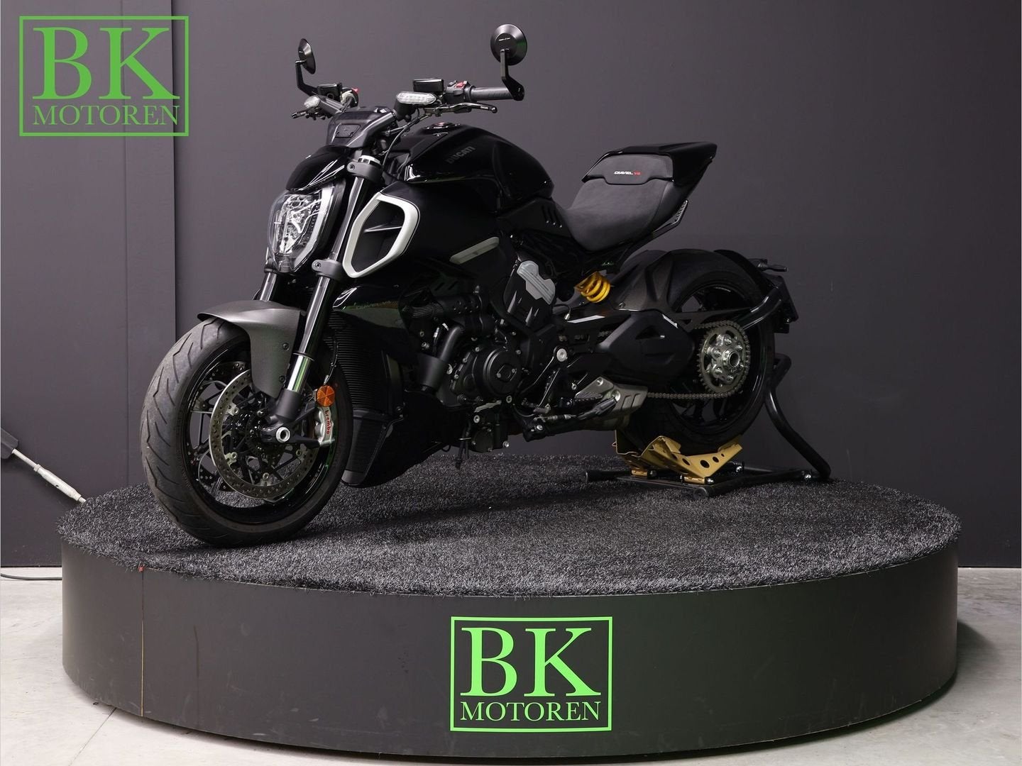 DUCATI DIAVEL V4 | Carbon + Accessoires (T.w.v. €2680.-), Motoren, Motoren | Ducati, DUCATI, 2 cilinders, Motorrijbewijs A, Bedrijf