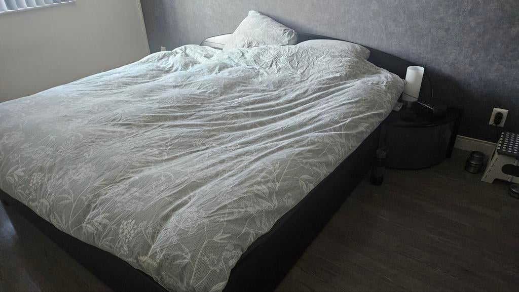 Bed ombouw 180x200 cm - Zonder lattenbodem/matrassen, Huis en Inrichting, Slaapkamer | Bedden, Overige materialen, Gebruikt, Zwart