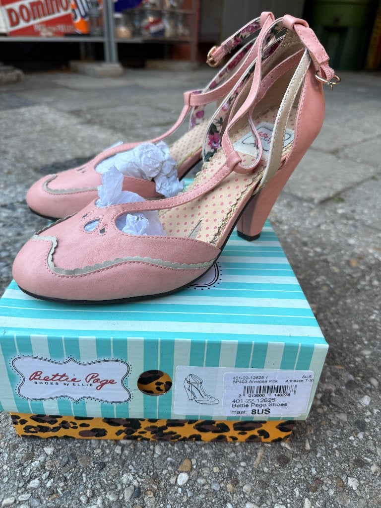 Bettie Page pumps roze maat 8 39 als nieuw, Ophalen of Verzenden, Zo goed als nieuw, Schoenen met hoge hakken, Roze
