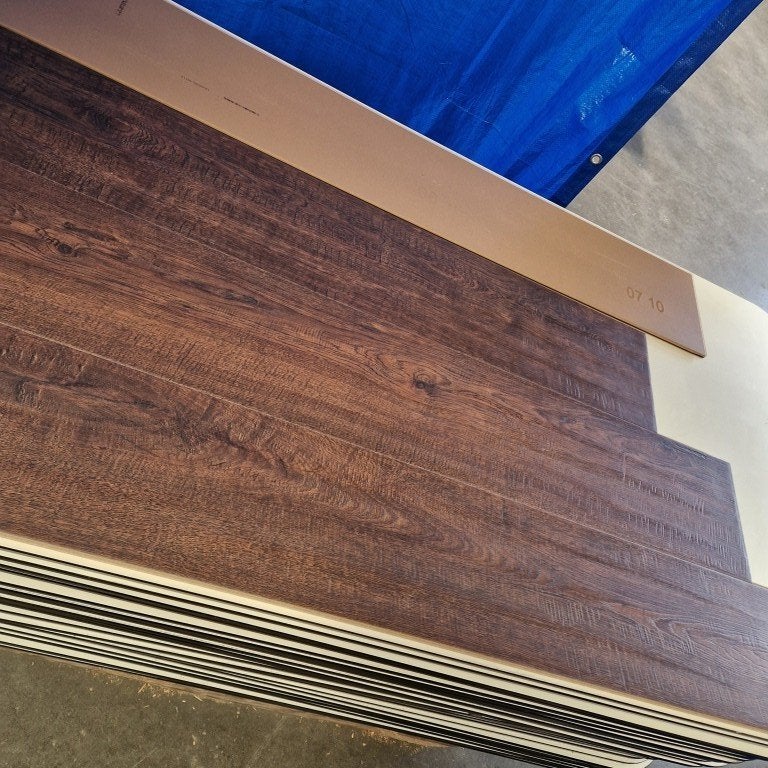 Restpartij 17,6 m2 laminaat Cavalier Special SPE2184. 12 mm, Ophalen, Bruin, Nieuw, Ooigemstraat 3, 8710 Wielsbeke, België