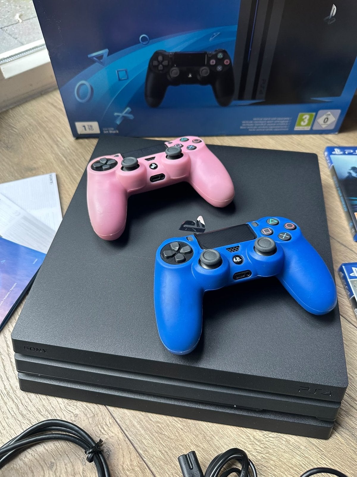 Sony PlayStation 4 Pro 1TB met 2 controllers en games, Met games, Met 2 controllers, Ophalen of Verzenden, Zo goed als nieuw