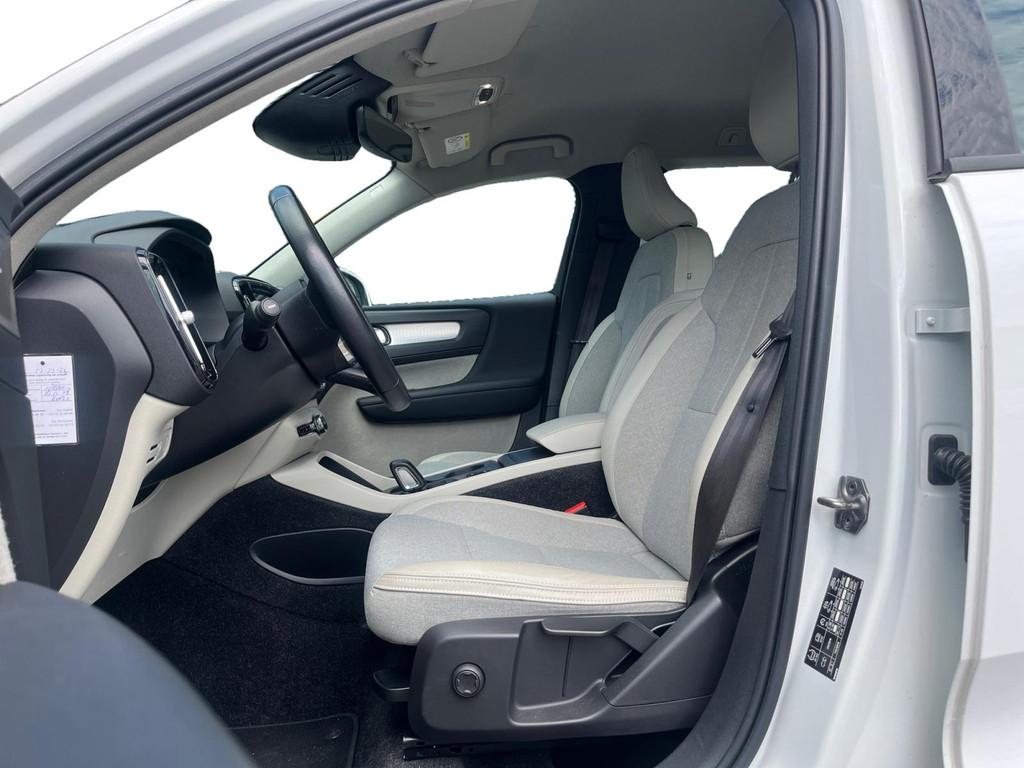 Volvo XC40 T4 Momentum Pro | Vos geleverd en onderhouden | B, Auto's, Volvo, 12 maanden, 15 km/l, Euro 6, Leder en Stof
