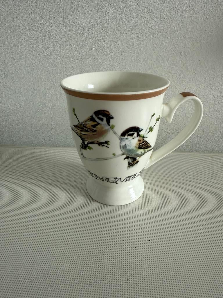 Beker/Mok op voet Hollandse vogels “Ringmus” van Elles 11cm, Ophalen of Verzenden, Zo goed als nieuw, Overige stijlen, Kop(pen) en/of Schotel(s)